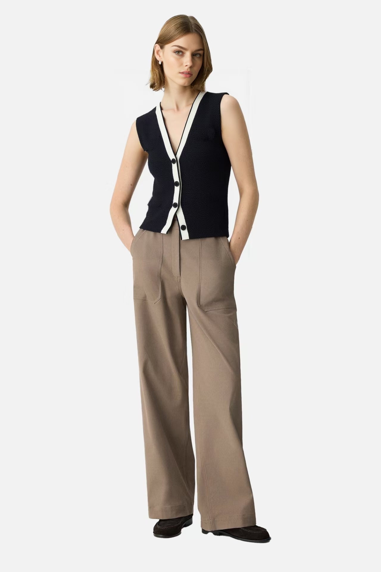 Contrast Trim Button-Front Knit Vest