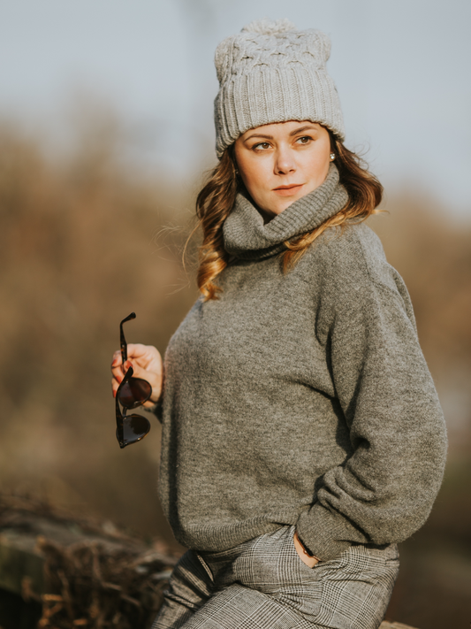 Curvy-Friendly Sweater Style Guide: Necklines, Fabrics, and Silhouettes